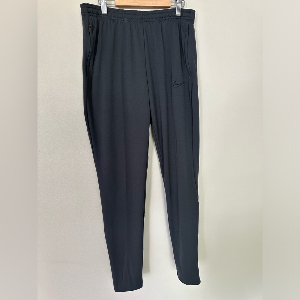 NWOT. Nike Women’s Academy training pants.